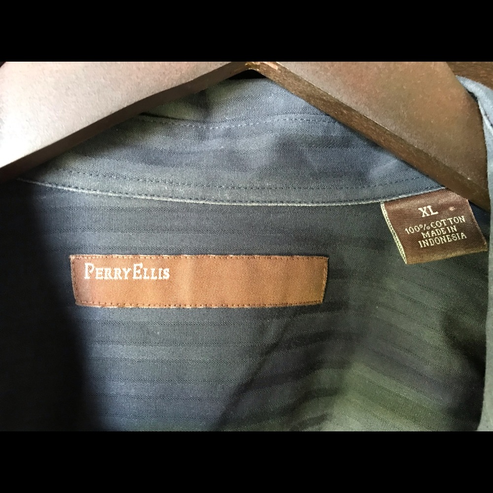 Button down shirt - Picture 2 of 6